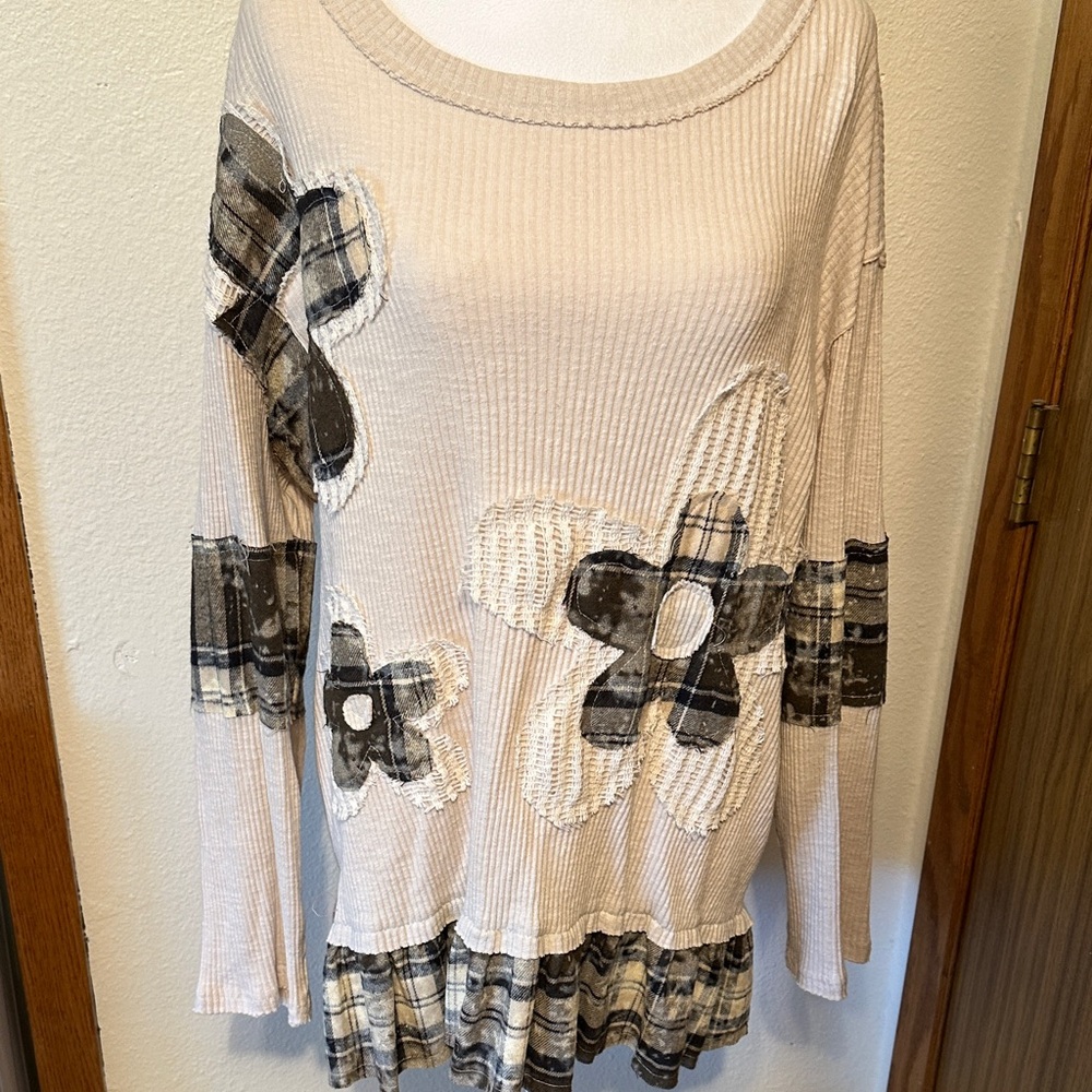 NWOT POL Cream and Black Floral Long Sleeve Top
